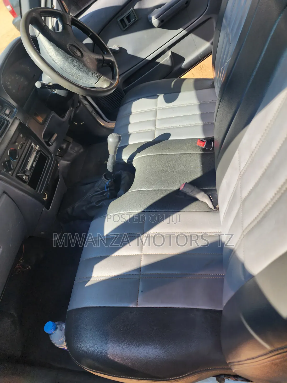 Toyota Hilux 2001 White