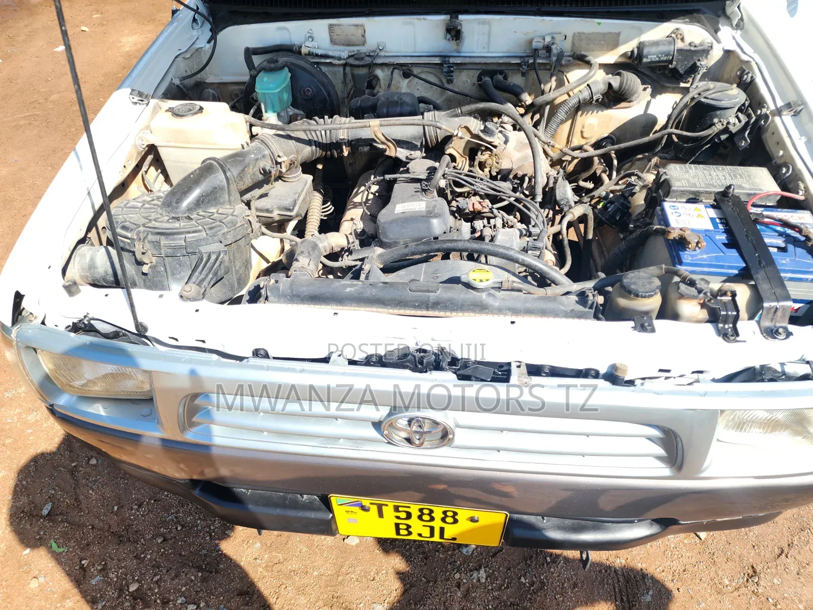 Toyota Hilux 2001 White