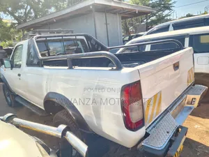 Nissan Hardbody 2000i 2006 White
