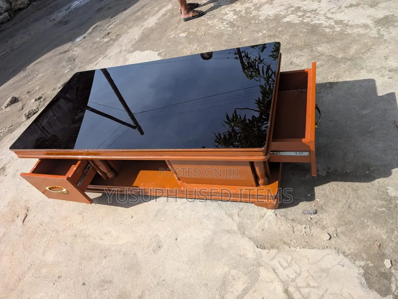 Coffee Table With Mirror Above