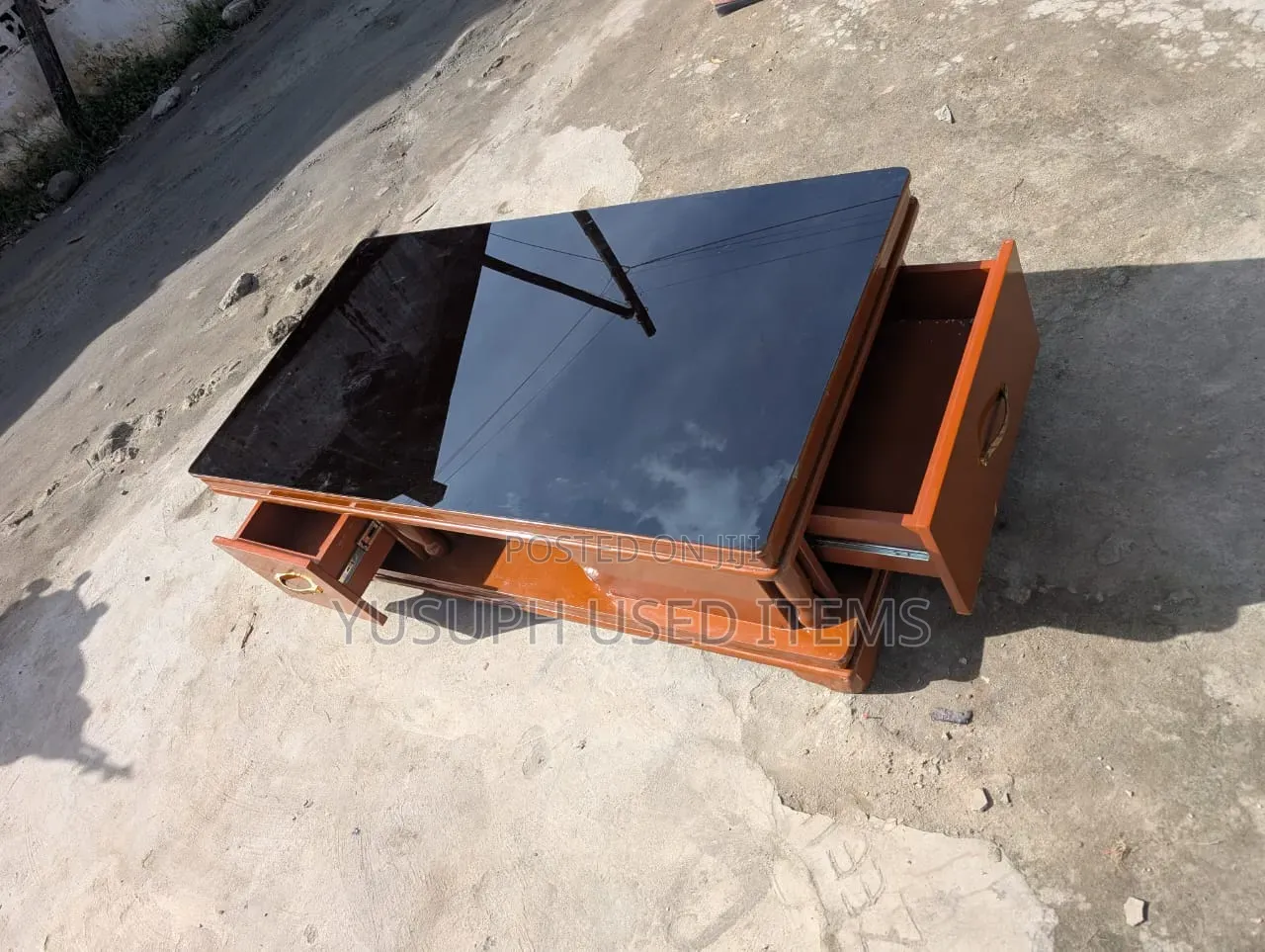 Coffee Table With Mirror Above
