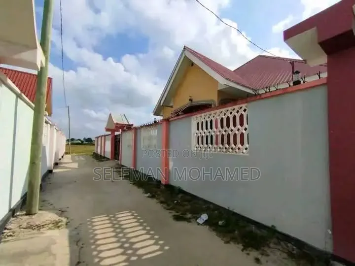 Furnished 3bdrm House in Briani Real Estate, Msongola for sale