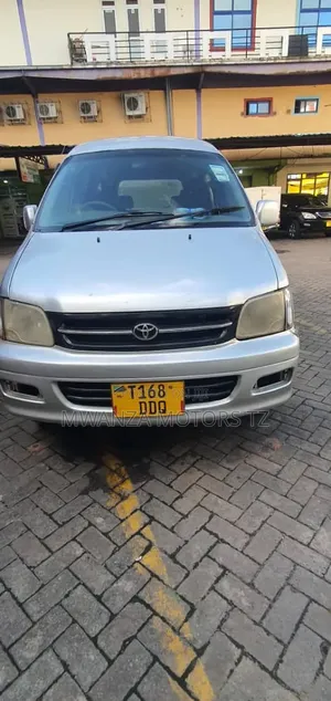 Toyota Noah 2001 Silver