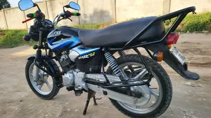 New TVS HLX 125 2025 Black