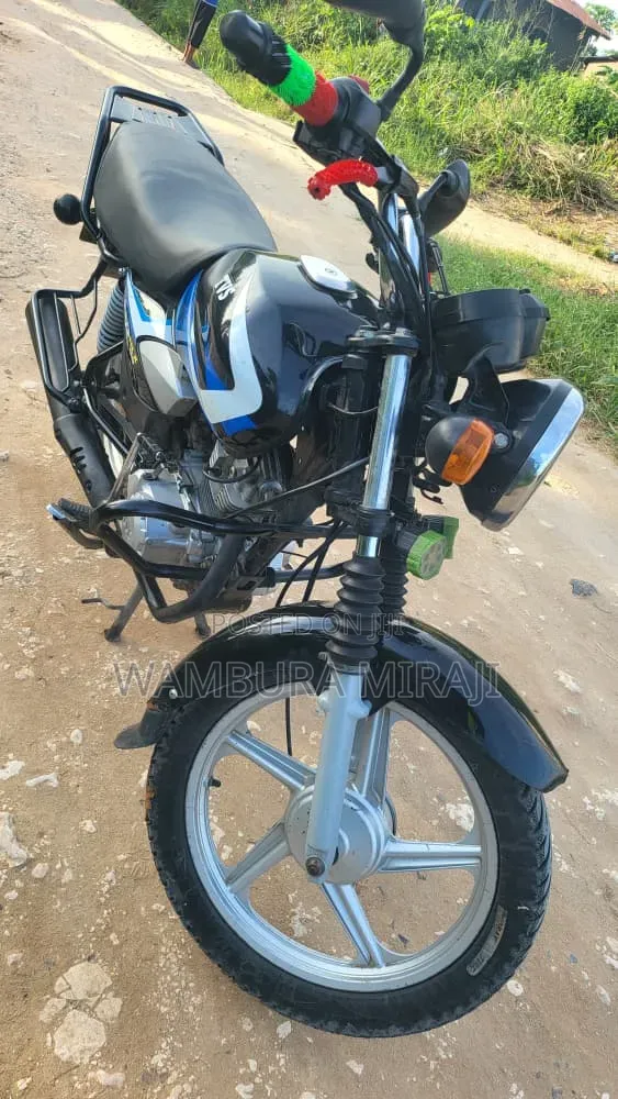 New TVS HLX 125 2025 Black