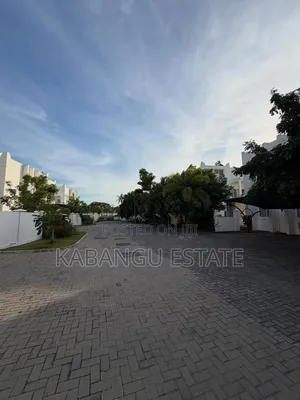 Furnished 4bdrm Villa in Oysterbay Near for rent