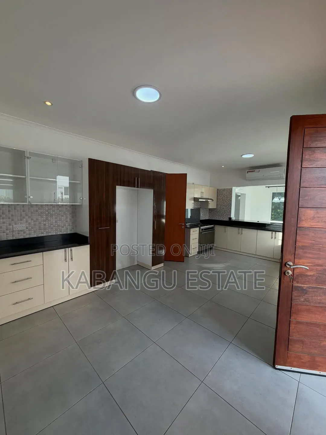 Furnished 4bdrm Villa in Oysterbay Near for rent