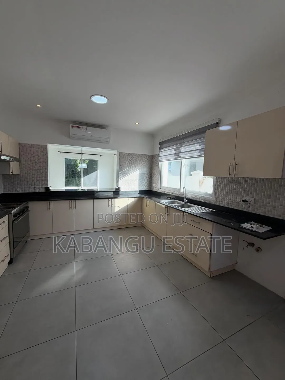 Furnished 4bdrm Villa in Oysterbay Near for rent