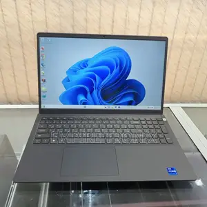 New Laptop Dell Vostro 3520 16GB Intel Core i7 SSD 512GB