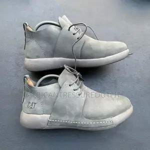 Caterpillar Noots Casual Boot Featuringa Distinctive Split Sole Design