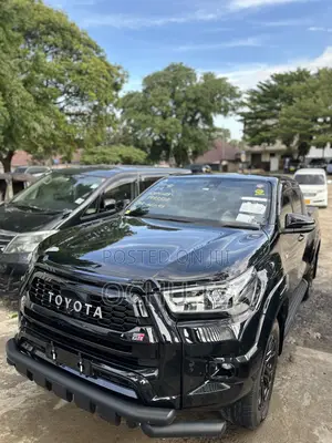 Toyota Hilux 2024 Black