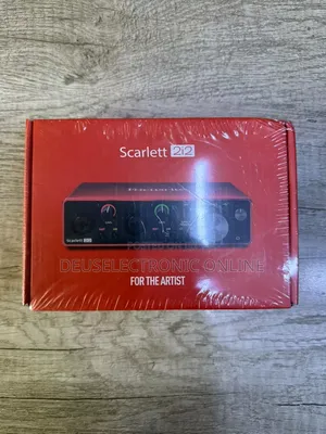Scarlett 2i2
2 Channels 
400,000/=