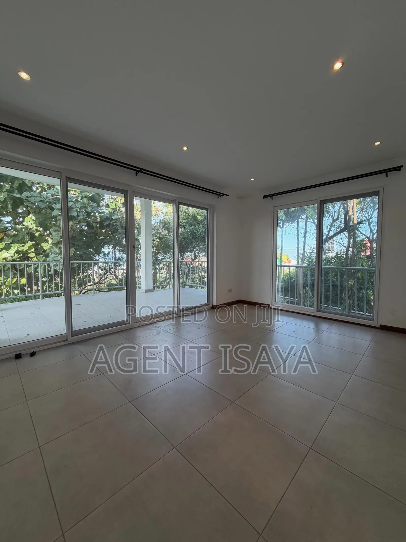 5bdrm Apartment in Oyster Bay for rent