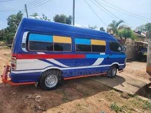 Toyota HiAce 2006 Blue