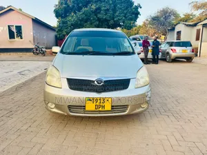 Toyota Corolla Spacio 2003 Gold