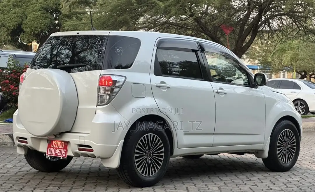 Toyota Rush 2010 White