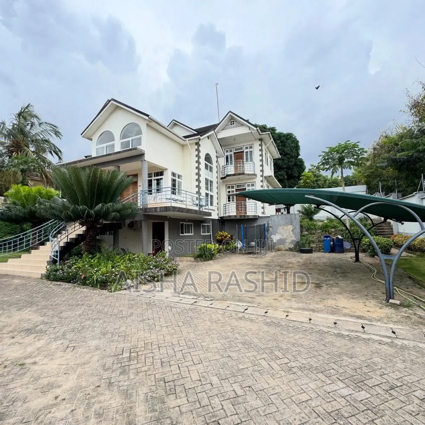 5bdrm House in Goba for sale