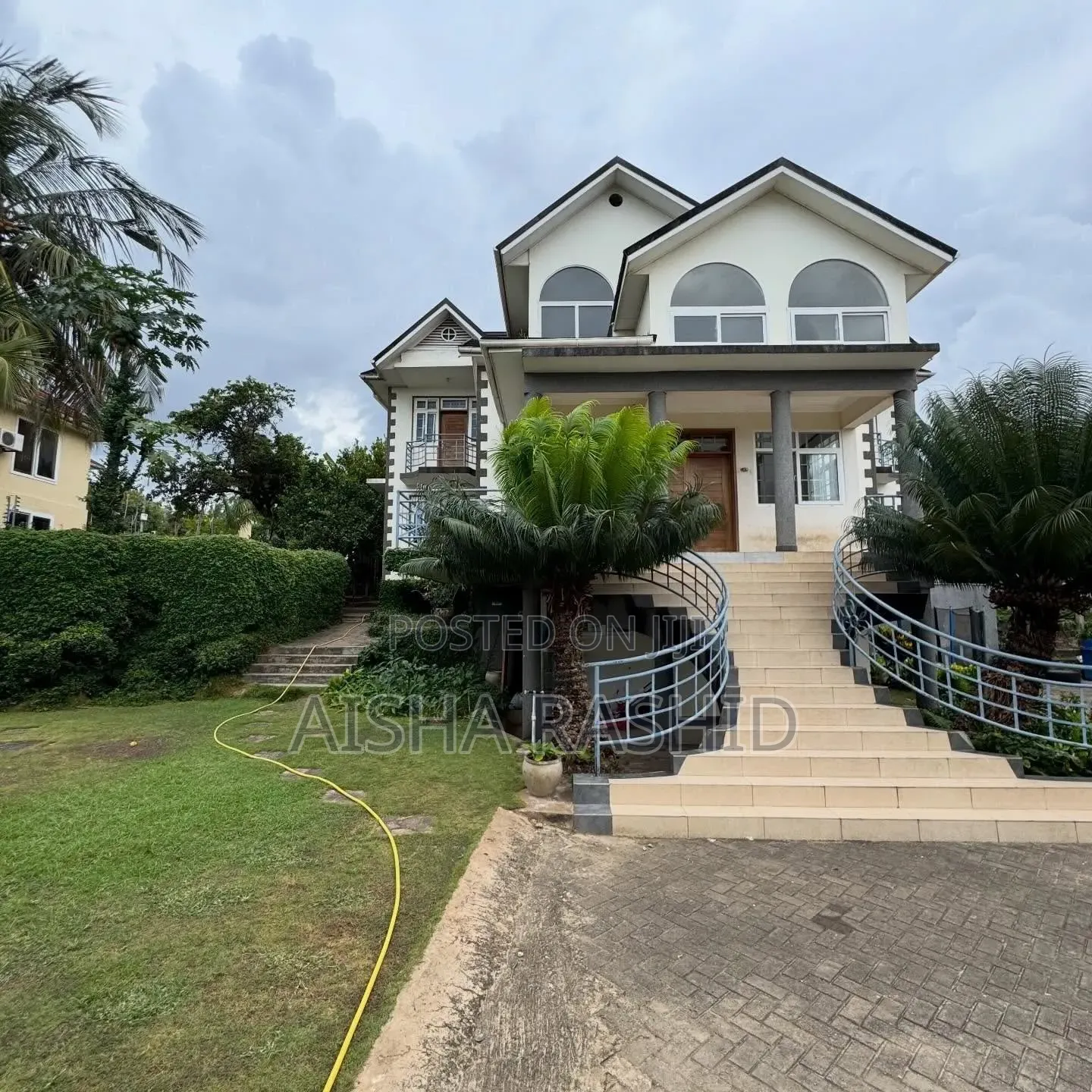 5bdrm House in Goba for sale
