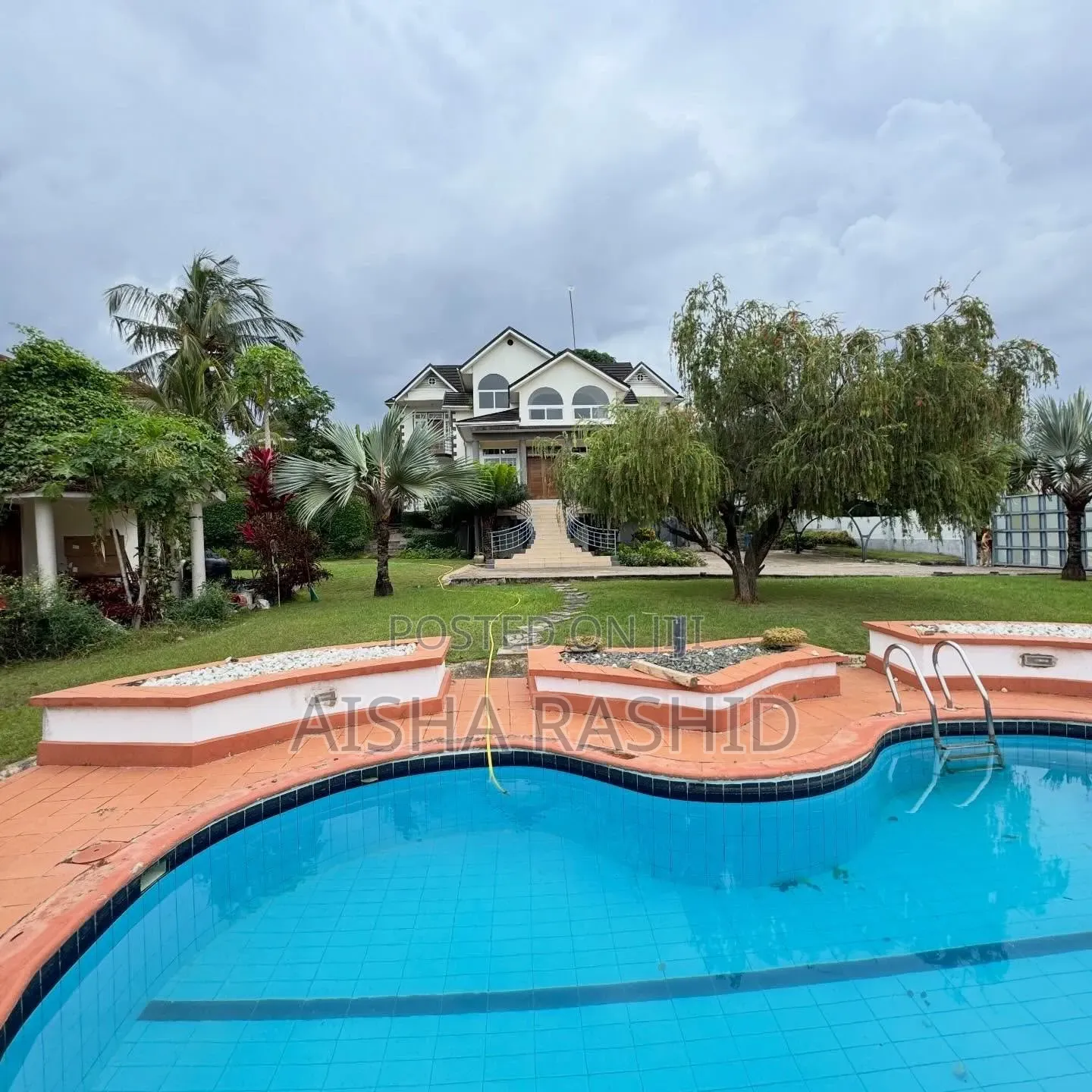 5bdrm House in Goba for sale