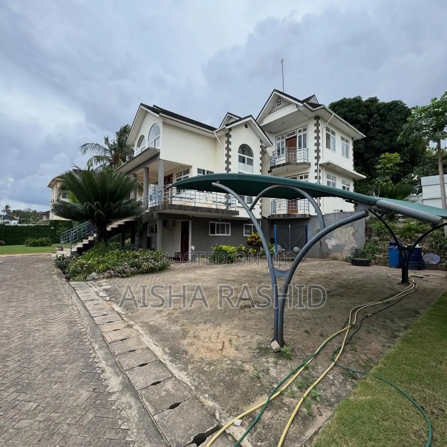 5bdrm House in Goba for sale
