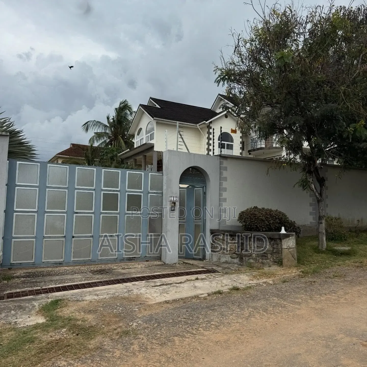 5bdrm House in Goba for sale