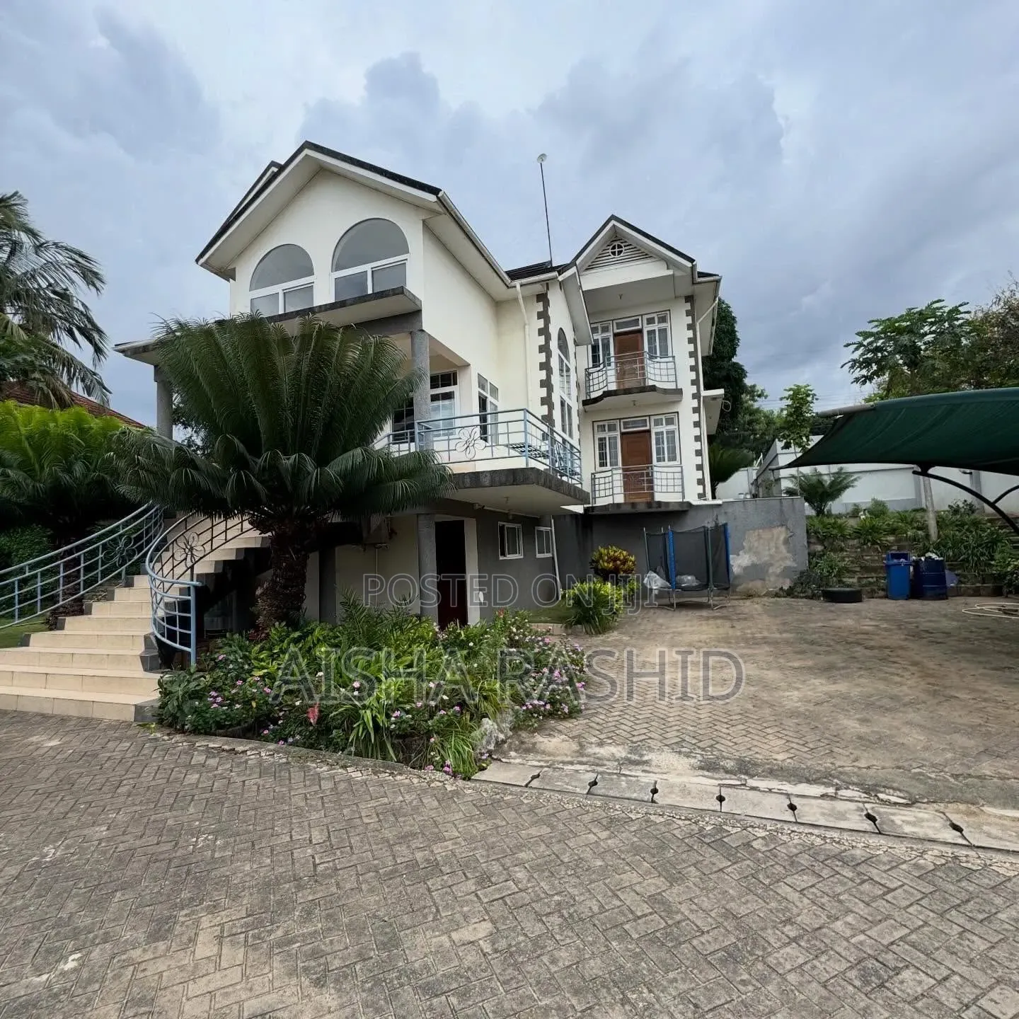 5bdrm House in Goba for sale
