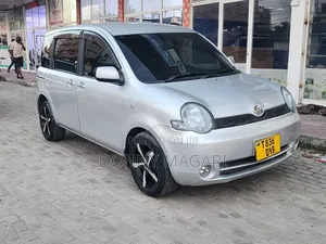 Toyota Sienta 2006 Silver