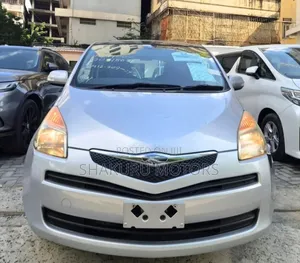 Toyota Ractis 2005 Silver
