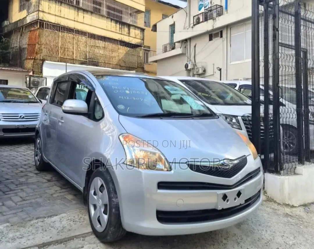 Toyota Ractis 2005 Silver