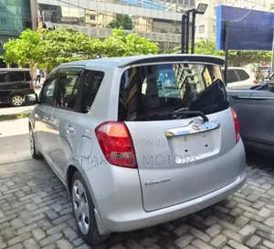 Toyota Ractis 2005 Silver