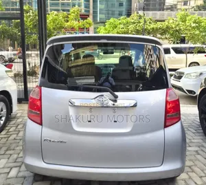 Toyota Ractis 2005 Silver