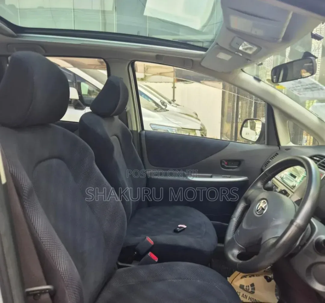 Toyota Ractis 2005 Silver