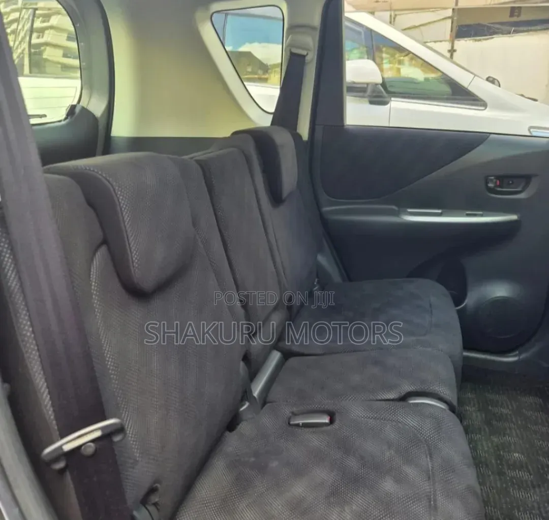 Toyota Ractis 2005 Silver