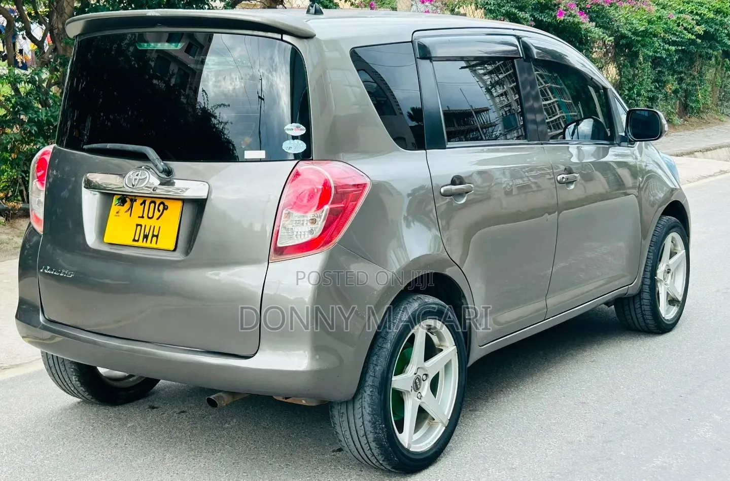 Toyota Ractis 2008 Gray