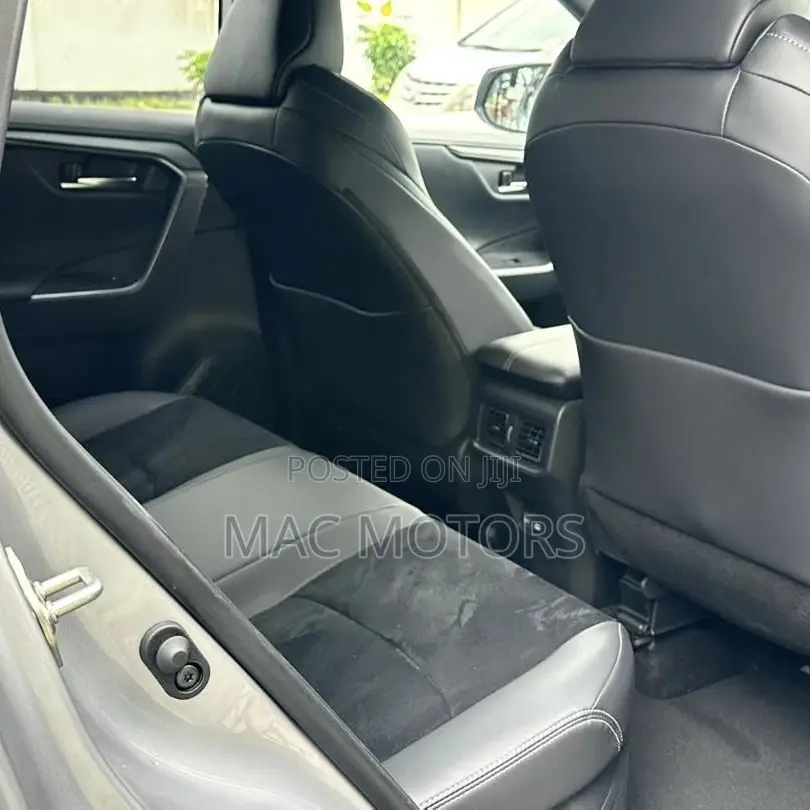 Toyota RAV4 Hybrid XLE Premium AWD 2024 Silver