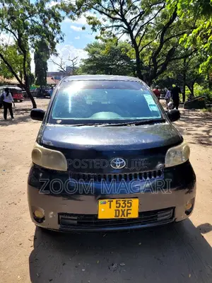 Toyota Porte 2004 Blue