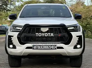 Toyota Hilux 2023 White