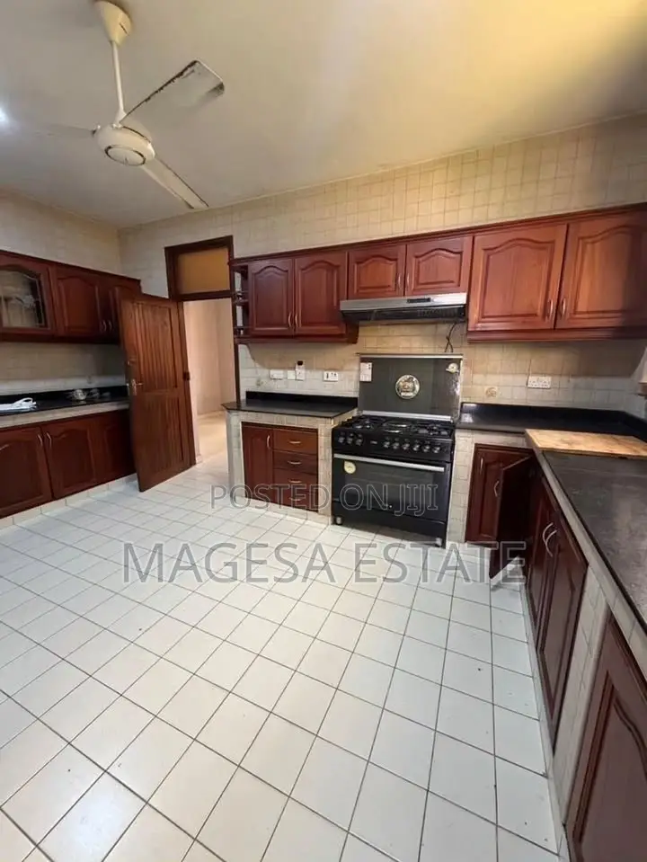 5bdrm House in Msasani for rent