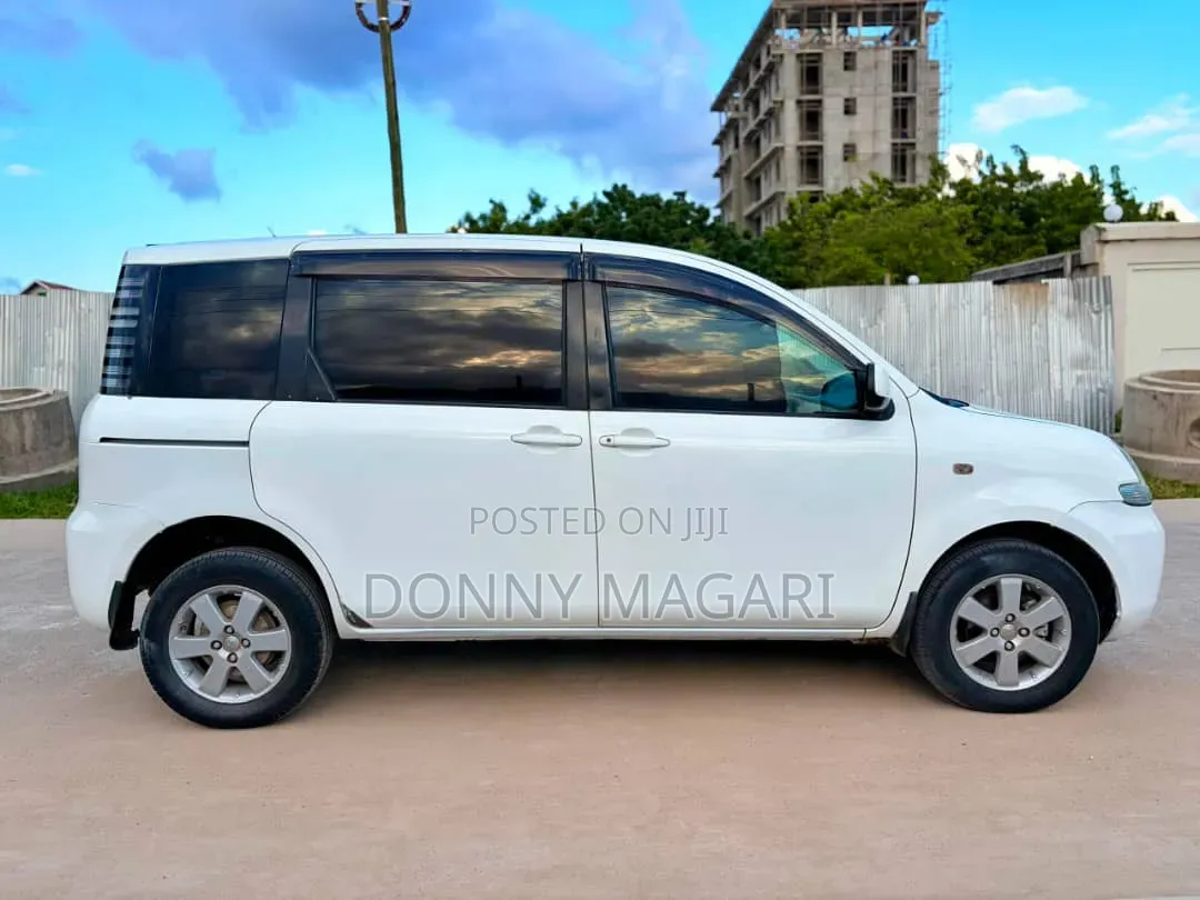Toyota Sienta 2004 White