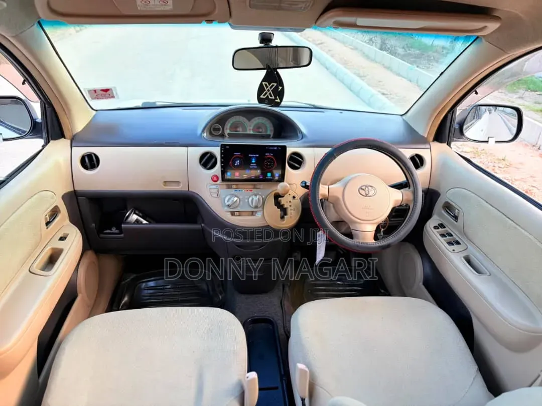 Toyota Sienta 2004 White