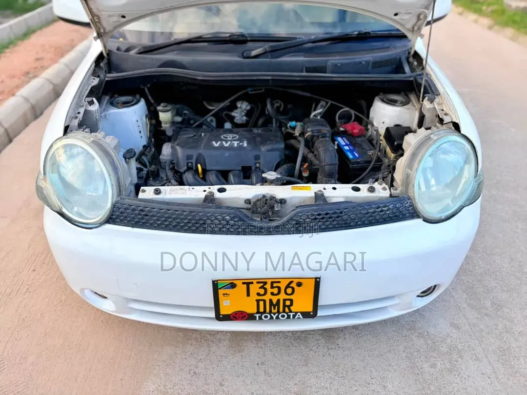 Toyota Sienta 2004 White