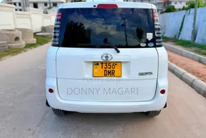 Toyota Sienta 2004 White