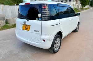 Toyota Sienta 2004 White