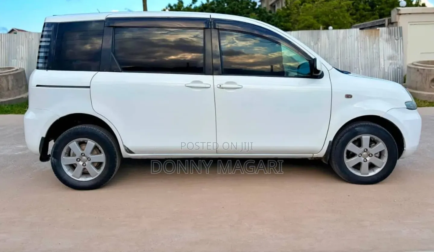 Toyota Sienta 2004 White