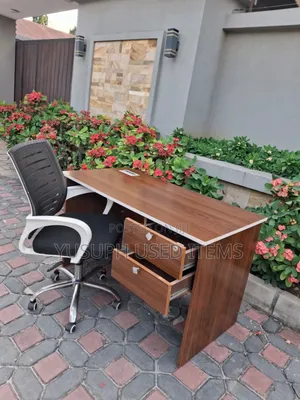 Office Table With White Chair