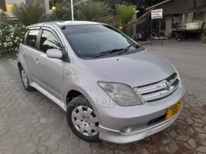 Toyota IST 2004 Silver