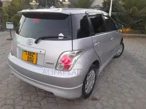 Toyota IST 2004 Silver