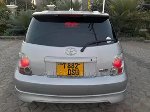 Toyota IST 2004 Silver