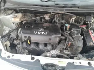 Toyota IST 2004 Silver
