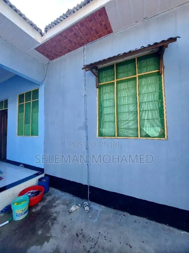 Furnished 11bdrm House in Biriani Real Estate, Chamazi for sale